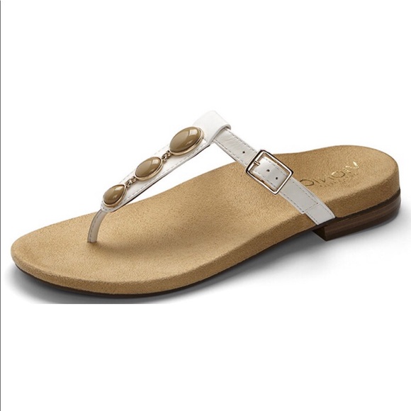 vionic shoes white